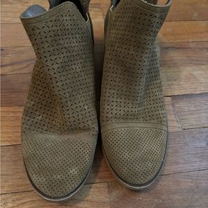 Size 8.5 Kensie Ankle Bootie Brown